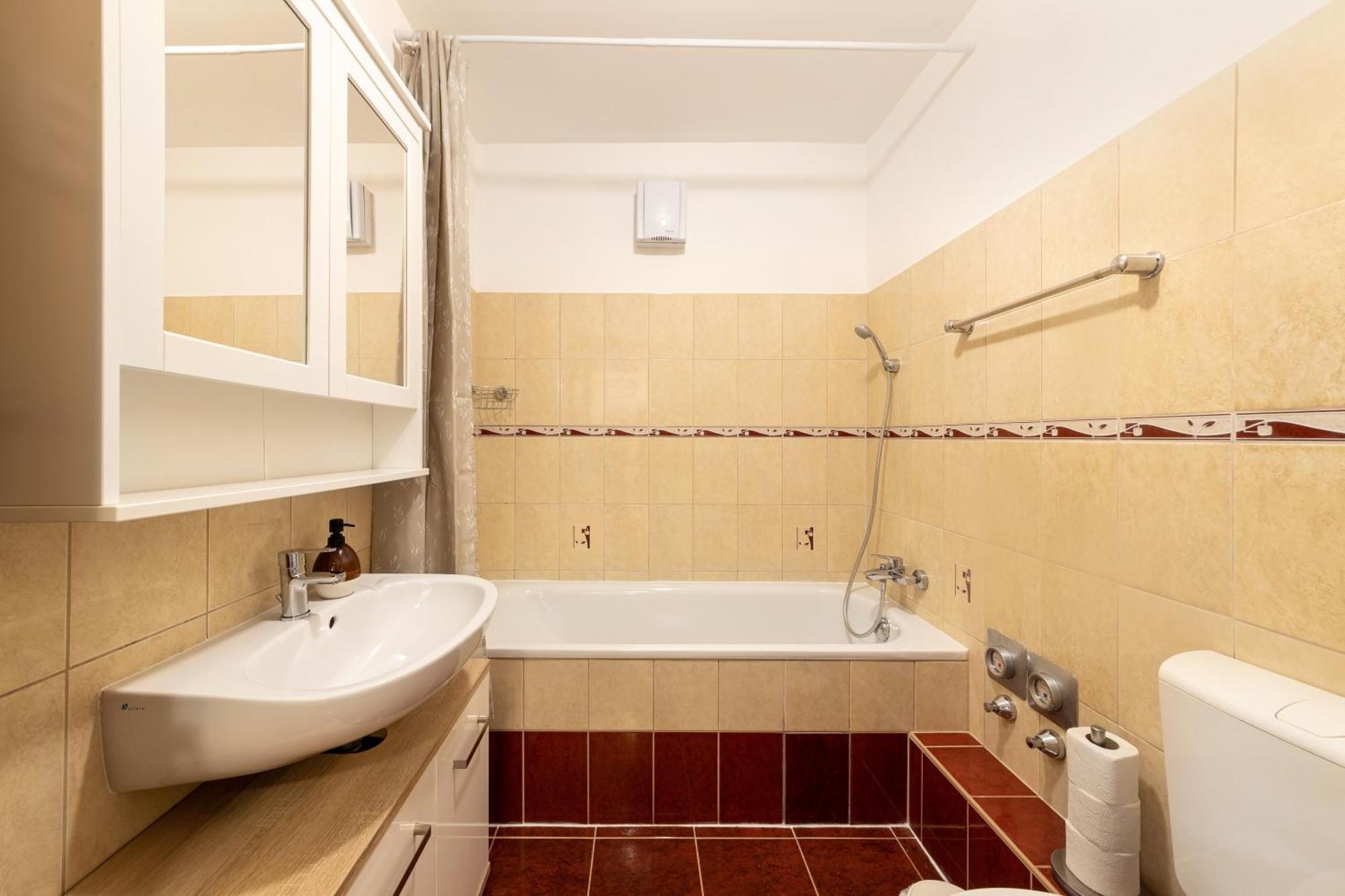 Center Budget Apartment Inside Free Parking Self Check-In Free Streaming Ac Balcony Budapest Exterior foto
